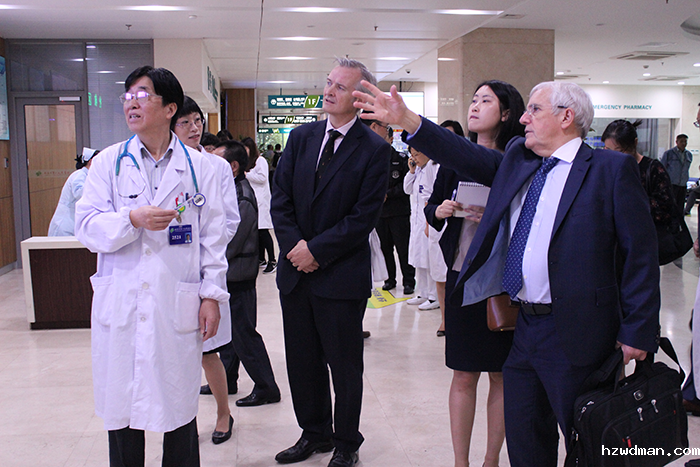 英国剑桥大学专家赴院参观急诊